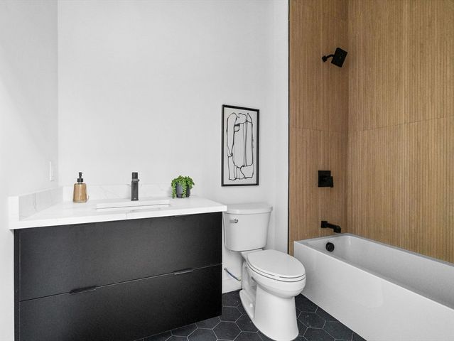 22 High Street PH13, Boston, MA 02122