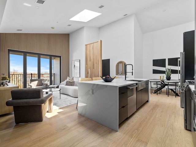 22 High Street PH13, Boston, MA 02122