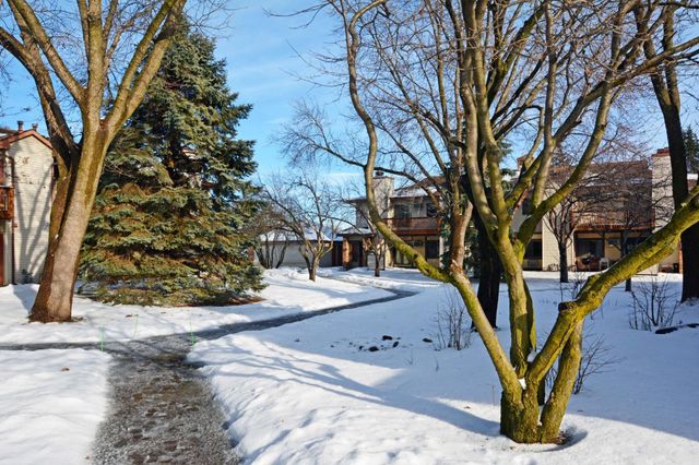 2076 Pathways Drive 1, Saint Paul, MN 55119