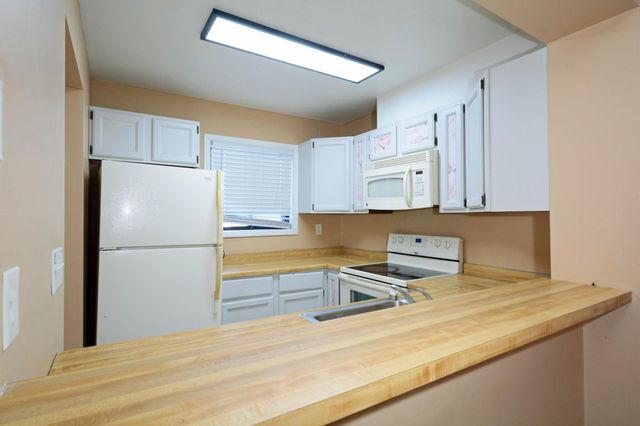 2076 Pathways Drive 1, Saint Paul, MN 55119