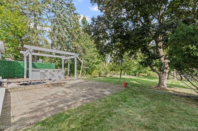 2665 Middlebelt Road, West Bloomfield, MI 48324