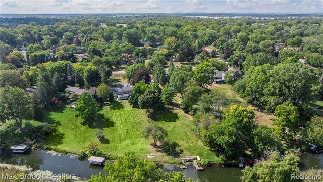 2665 Middlebelt Road, West Bloomfield, MI 48324