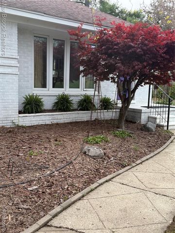 2665 Middlebelt Road, West Bloomfield, MI 48324