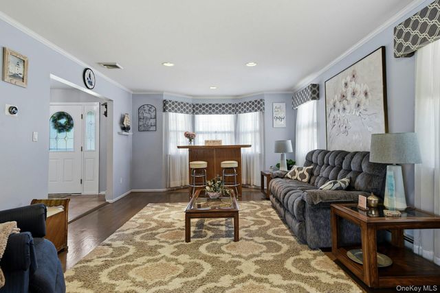 35 Dennis Lane, Bethpage, NY 11714