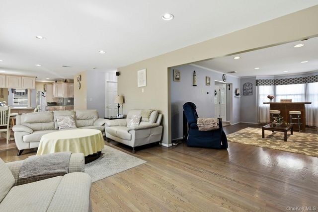 35 Dennis Lane, Bethpage, NY 11714