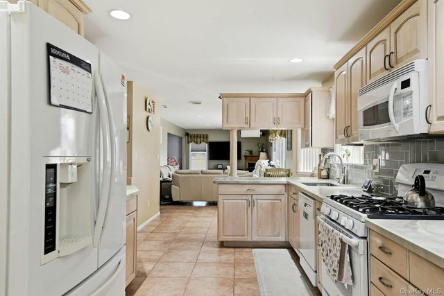 35 Dennis Lane, Bethpage, NY 11714