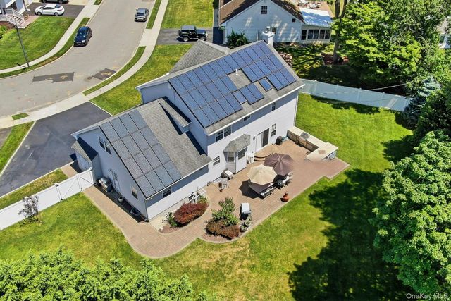 35 Dennis Lane, Bethpage, NY 11714