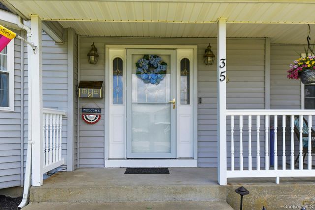 35 Dennis Lane, Bethpage, NY 11714