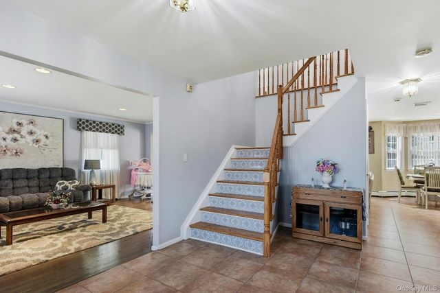 35 Dennis Lane, Bethpage, NY 11714