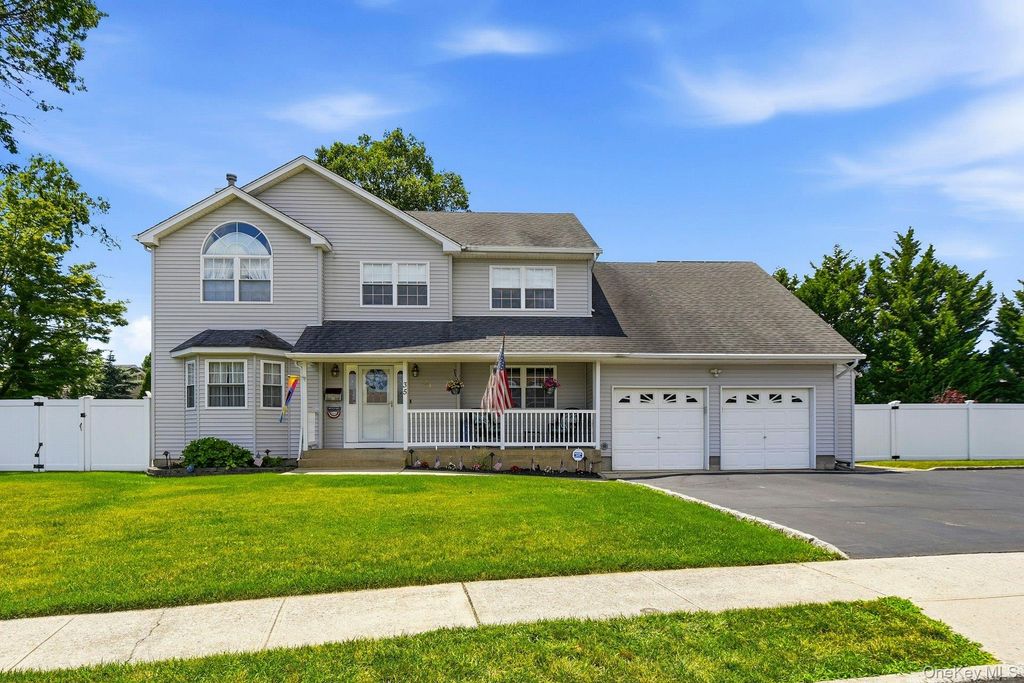 35 Dennis Lane, Bethpage, NY 11714