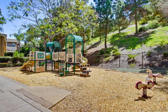866 Yosemite Dr, Chula Vista, CA 91914