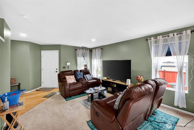 9511 186th St Ct E, Puyallup, WA 98375