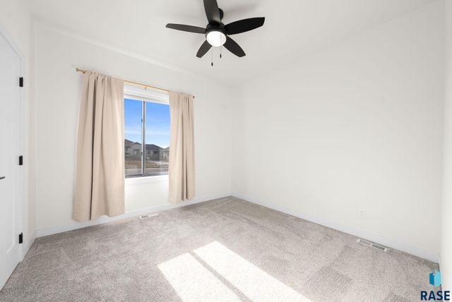 5504 E Daybreak Cir Circle, Sioux Falls, SD 57110