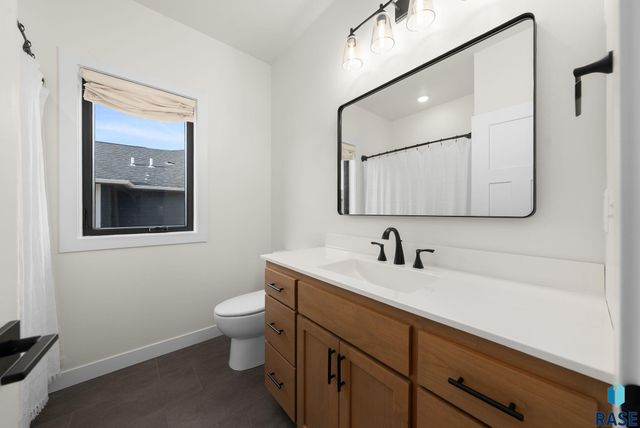 5504 E Daybreak Cir Circle, Sioux Falls, SD 57110