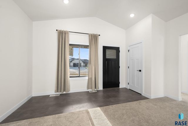 5504 E Daybreak Cir Circle, Sioux Falls, SD 57110