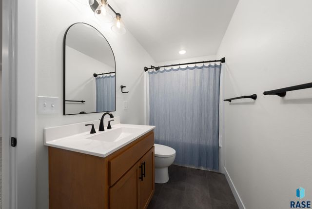 5504 E Daybreak Cir Circle, Sioux Falls, SD 57110