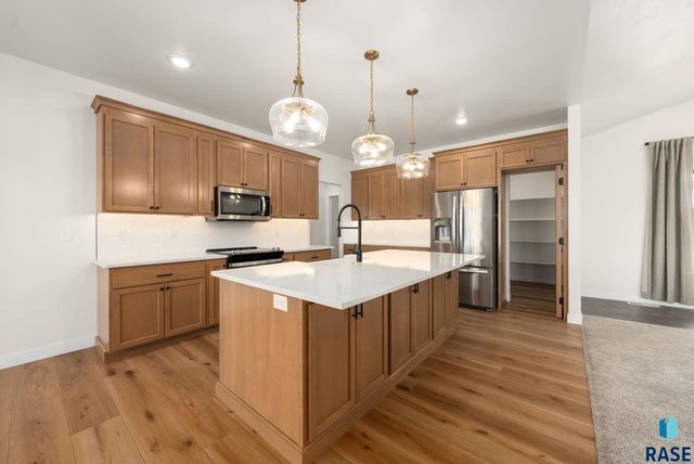 5504 E Daybreak Cir Circle, Sioux Falls, SD 57110