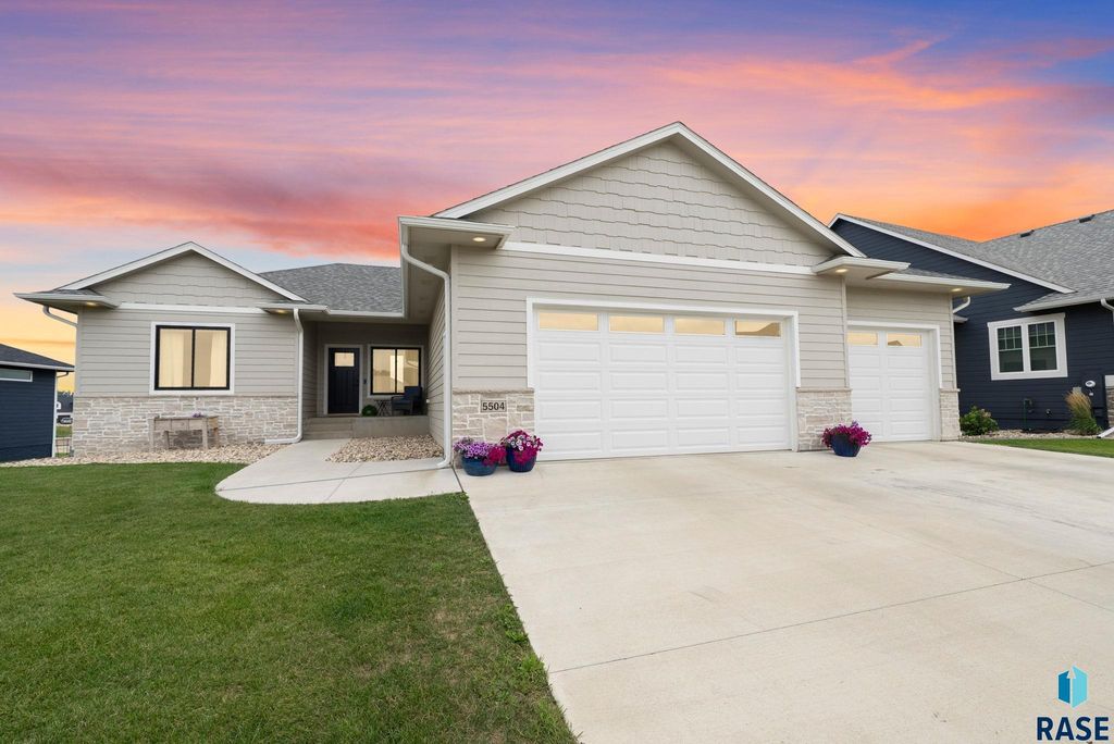5504 E Daybreak Cir Circle, Sioux Falls, SD 57110