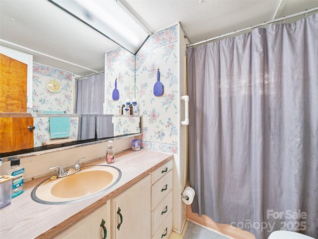 2850 Henson Creek Road, Newland, NC 28657