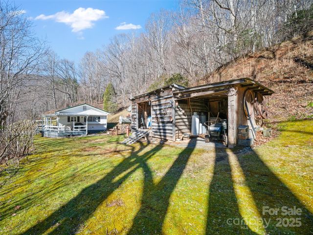 2850 Henson Creek Road, Newland, NC 28657