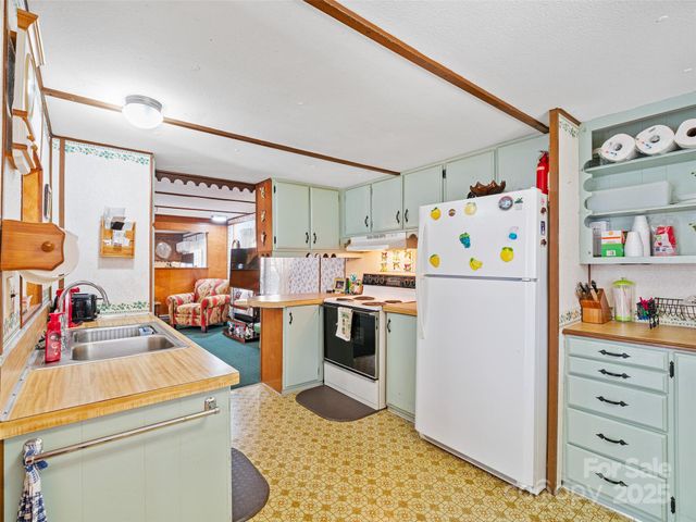 2850 Henson Creek Road, Newland, NC 28657