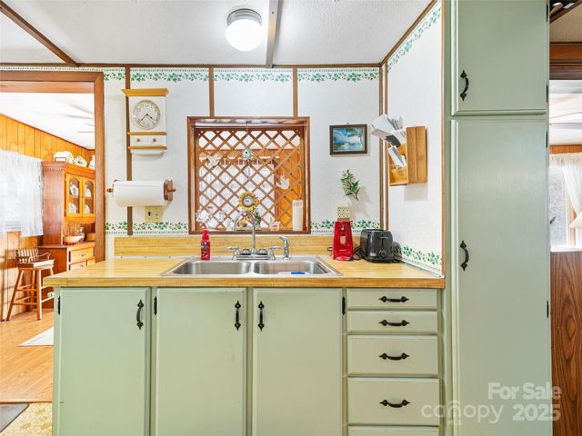 2850 Henson Creek Road, Newland, NC 28657