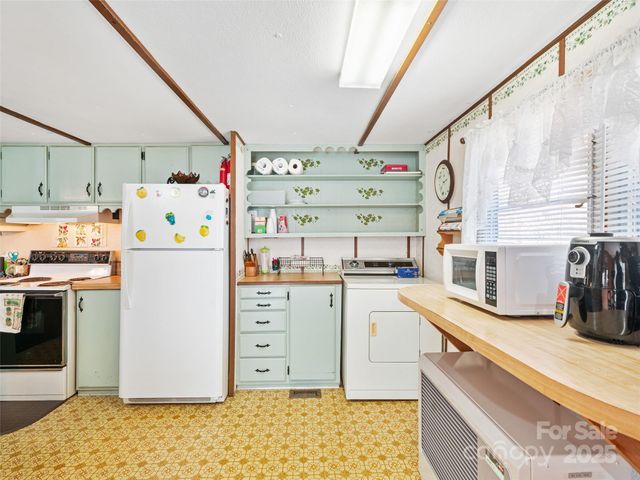 2850 Henson Creek Road, Newland, NC 28657