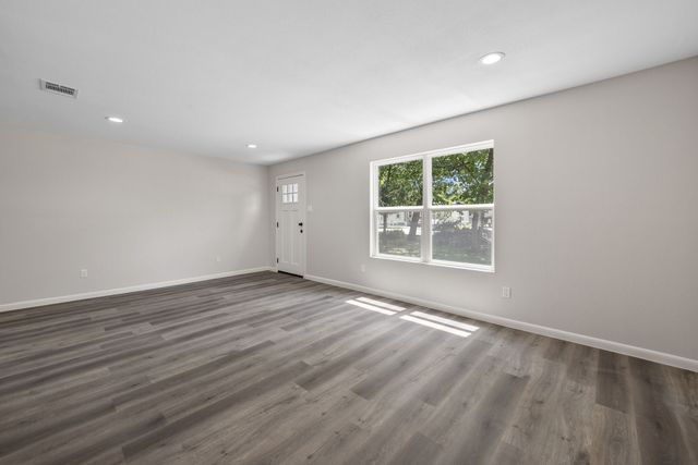 5512 Korth Street, Sansom Park, TX 76114