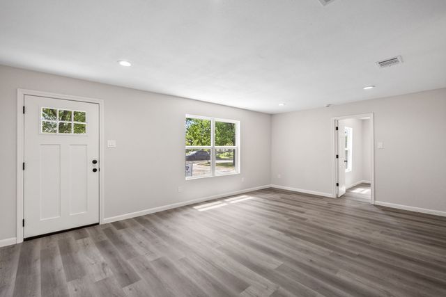 5512 Korth Street, Sansom Park, TX 76114