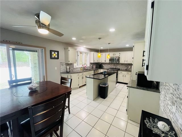 290 Mile Road, Coventry, RI 02816