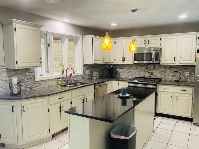 290 Mile Road, Coventry, RI 02816