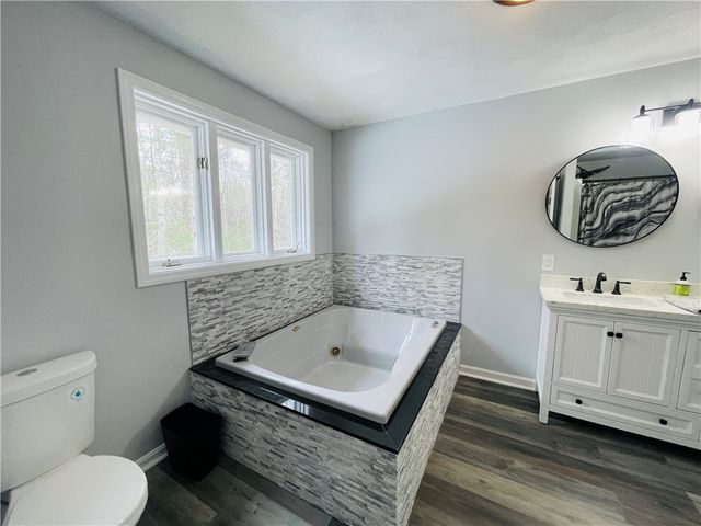 290 Mile Road, Coventry, RI 02816