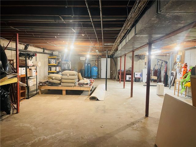 290 Mile Road, Coventry, RI 02816