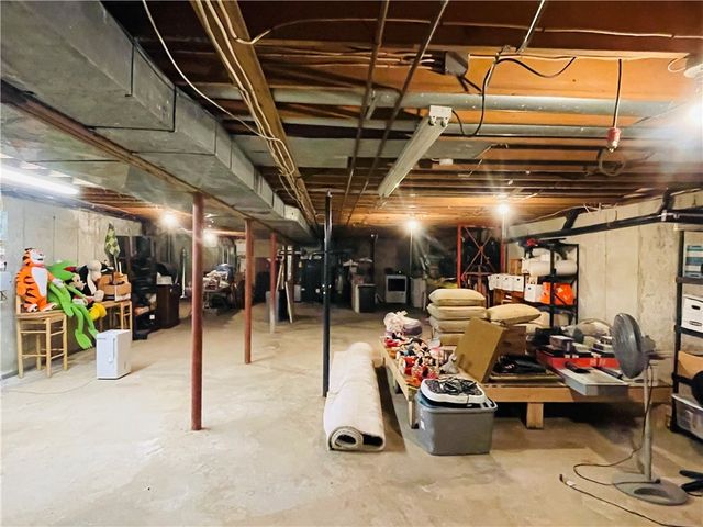 290 Mile Road, Coventry, RI 02816