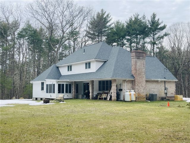 290 Mile Road, Coventry, RI 02816