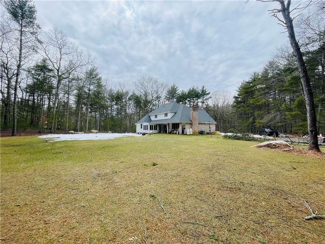 290 Mile Road, Coventry, RI 02816