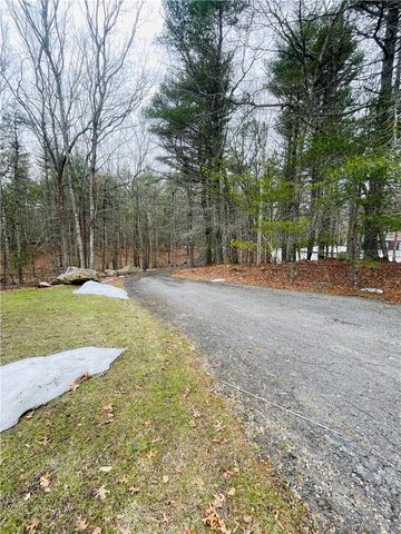 290 Mile Road, Coventry, RI 02816