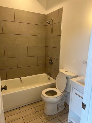745 S KOLMAR Avenue, Chicago, IL 60624