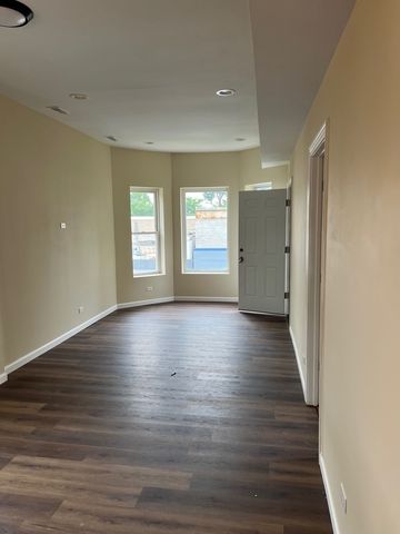 745 S KOLMAR Avenue, Chicago, IL 60624