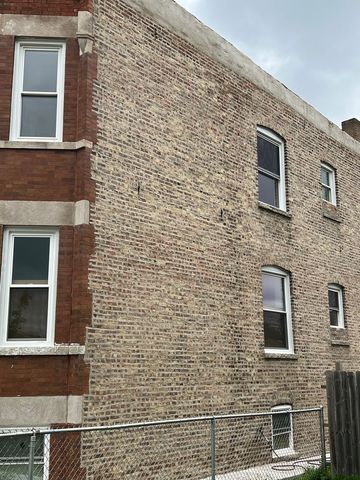 745 S KOLMAR Avenue, Chicago, IL 60624