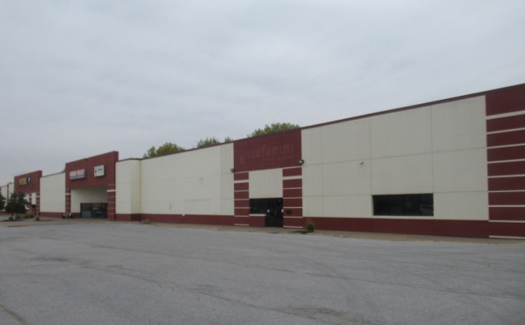 1010 E KIMBERLY Road C, Davenport, IA 52807