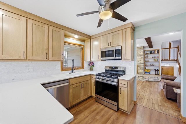 3238 Hawthorne LANE, Hartford, WI 53027