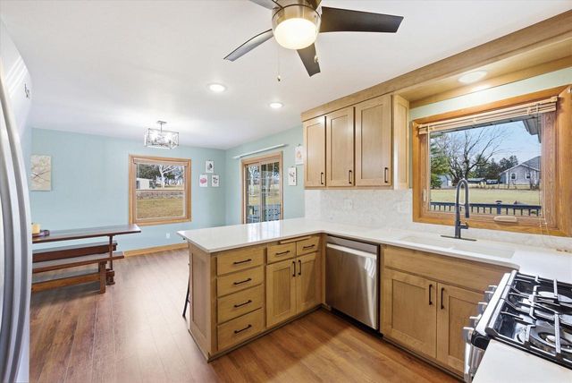 3238 Hawthorne LANE, Hartford, WI 53027