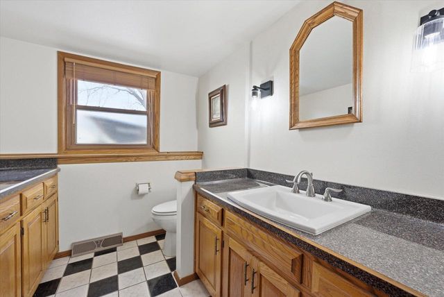 3238 Hawthorne LANE, Hartford, WI 53027