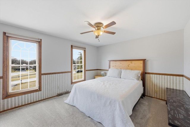 3238 Hawthorne LANE, Hartford, WI 53027