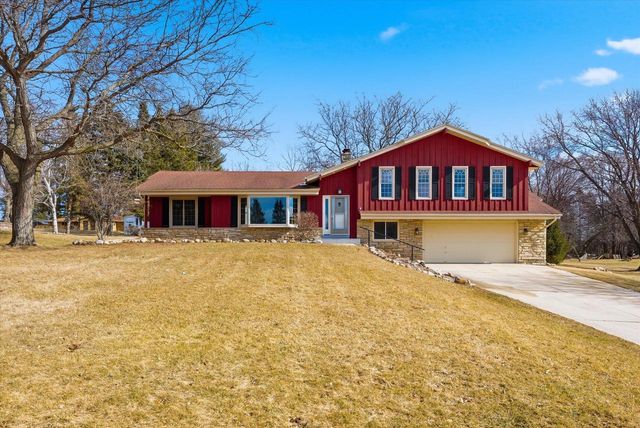 3238 Hawthorne LANE, Hartford, WI 53027