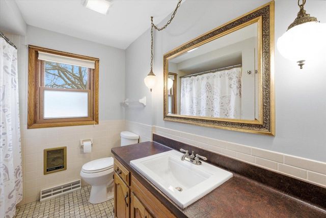 3238 Hawthorne LANE, Hartford, WI 53027