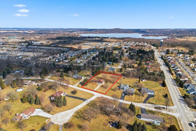 3238 Hawthorne LANE, Hartford, WI 53027