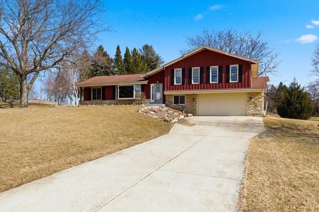 3238 Hawthorne LANE, Hartford, WI 53027