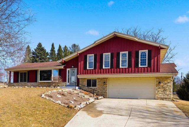3238 Hawthorne LANE, Hartford, WI 53027